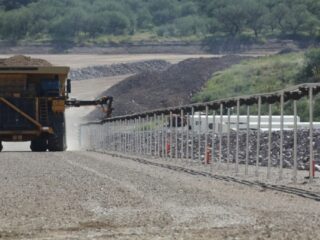 BHP prueba tecnología de Caterpillar en camiones mineros para reducir emisiones