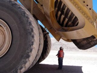 La lucha de las mineras por adquirir empresas de cobre