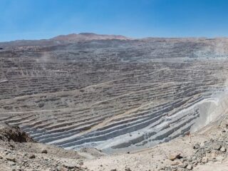 Escasez global de cobre: descubrimientos en decadencia preocupan a la industria