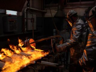 Precio del oro se encamina a su mayor ganancia trimestral