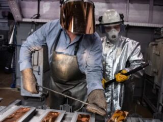 Aumento en importación de oro ruso desafía sanciones en Suiza