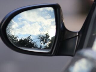 Grabado de patente: revisa los plazos para hacerlo y qué multas se aplican en caso de no cumplir