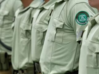 Hay sueldos de hasta $1,6 millones: ¿Qué ofertas laborales hay en Carabineros y cómo postular?