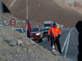 Trabajadores de Quiborax mantienen protesta por paralización de faenas en Región de Arica