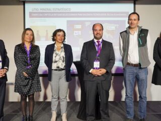 ENAMI firma convenio con CNP para validación de tecnologías de extracción directa de litio