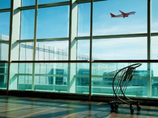 ¿Quieres trabajar en el Aeropuerto? Las carreras y requisitos de la Escuela Técnica Aeronáutica