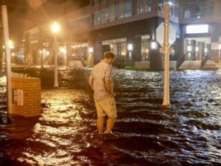 Huracán Milton golpea Florida: Más de 2,8 millones sin electricidad