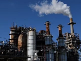 Cierre de refinería en Houston: impacto en la industria petrolera.