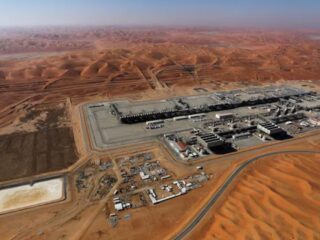 Reducción histórica: Arabia Saudita reduce suministro de crudo a China