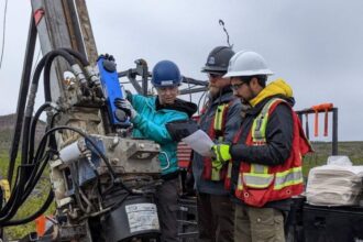 El uranio estándar recibe ensayos de uranio de alta calidad del programa de prospección Sun Dog 2024 de hasta 13,0% de U3O8