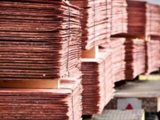 Tendencias económicas en Chile: disminución en inventarios de cobre y crecimiento en comercio