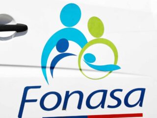 Contraloría instruye sumario en Fonasa por licencias fraudulentas y cobros irregulares de multas