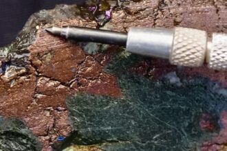 Descubrimientos emocionantes en Thorn: Pozos revelan alta mineralización de cobre-oro