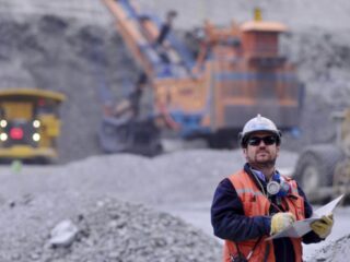 La batalla por el cobre: BHP y Anglo American en disputa.