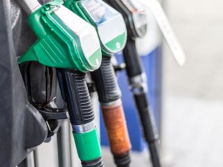 Precios de Combustibles Fluctúan: Descubre Cómo Ahorrar