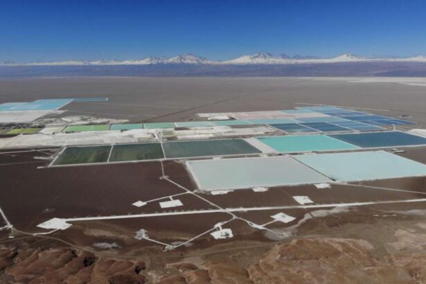 Albemarle enfrenta pérdidas de US $1.000 millones y reestructura global ante caída del litio; Chile clave en su recuperación