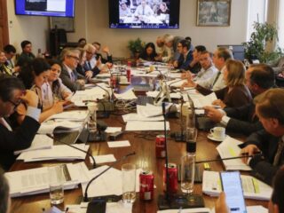 Chile Aprueba Aumento Salarial y Nuevos Beneficios para Trabajadores Públicos y Pensionados