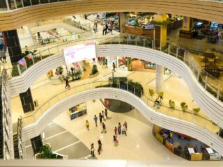 Horarios Especiales y Restricciones de Comercios Durante Año Nuevo: Planifica Tus Compras y Celebraciones