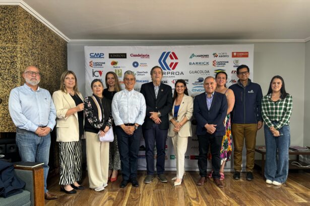 Empresas y autoridades se reúnen para conocer proyecto de Unidad de Angiografía en Atacama