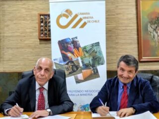 La Cámara Minera de Chile firma convenio con Ingeniería Industrial de la  Universidad de Chile 
