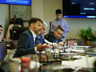 Avanza proyecto de ampliación del subsidio eléctrico en Chile: sobretasa e impuesto verde