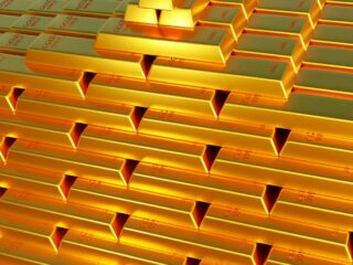 Oro Retrocede Ante Expectativas de Datos Económicos en EE.UU. y Tensiones de Seguridad Interna