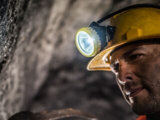 Enami aumenta pago de anticipos a pequeños mineros por hasta 30%
