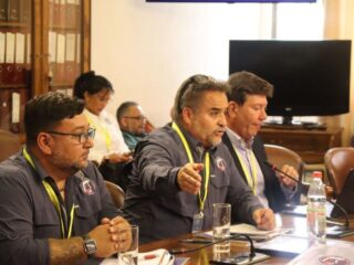 Sindicato de Minera Escondida expone abusos laborales ante Comisión del Congreso Nacional