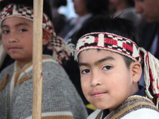 Beca Indígena en Chile: Postulaciones Abiertas para Apoyo Monetario 2024-2025, Beneficios por Nivel Educativo y Efectos Positivos Confirmados por Estudio PUC