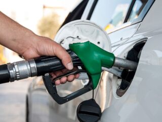 Enero trae alza en precios de bencinas y jugosos descuentos con tarjetas en estaciones de servicio