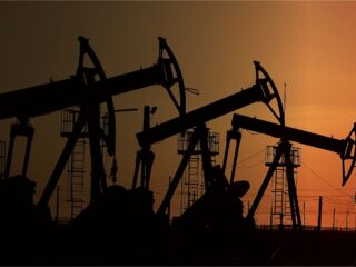 Demanda de petróleo alcanza récord en 2024: AIE reporta crecimiento anual de 1.5 millones de b/d impulsado por precios bajos y clima frío