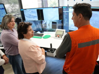 Ministra de Minería visitó el Centro Integrado de Operaciones (CIO) de El Soldado 