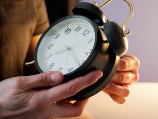 Cambio de hora en Chile 2025: ¿Qué regiones no modifican el huso horario?