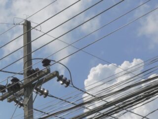 SERNAC y Enel ofrecerán compensaciones en facturas a 800,000 hogares tras cortes eléctricos en agosto