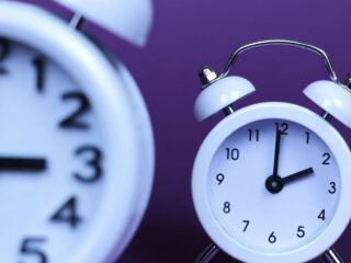 Chile Ajusta su Reloj: Todo lo que Debes Saber sobre el Cambio al Horario de Invierno 2025