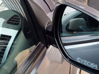 Nueva normativa obliga el grabado de patentes en vehículos para frenar el comercio de autos robados