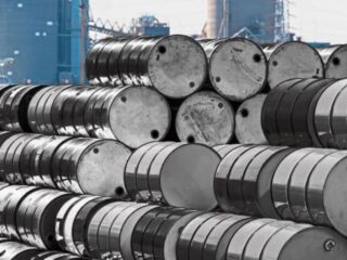 Acuerdo de Paz en Ucrania Podría Modificar Sanciones y Afectar Precios Globales del Petróleo