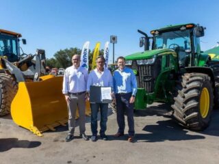 Alianza entre Salfa, Enex y John Deere optimizará distribución de aceites para maquinaria en Chile