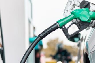 Precio de los combustibles este jueves 27 de marzo: revisa la variación semanal según Enap