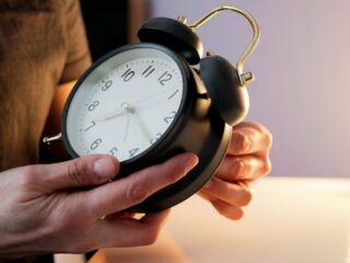 Cambio de hora en Chile: ¿se adelanta o se atrasa el reloj este 5 de abril?