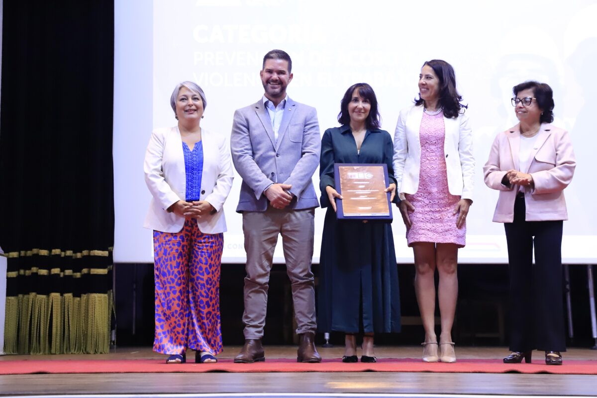 Mesa Mujer y Minería: BHP obtiene primer lugar en premiación de buenas prácticas en categoría prevención de la violencia y el acoso Mesa Mujer y Minería: BHP obtiene primer lugar en premiación de buenas prácticas en categoría prevención de la violencia y el acoso