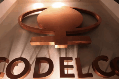 Codelco suscribió dos contratos de suministro eléctrico con energías renovables que aseguran matriz energética 100% limpia para 2030
