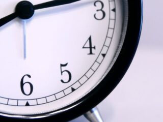 ¿Cómo cambia la hora en Chile? Todo lo que debes saber sobre el horario de invierno