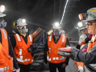 Codelco publica nuevas vacantes laborales en cinco regiones del país: revisa cómo postular