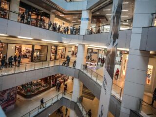 Economía chilena sufre leve retroceso en febrero por masivo apagón: Imacec cae 0,1%