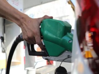 Cómo acceder a los descuentos en bencina: Rebajas de hasta $300 por litro durante abril