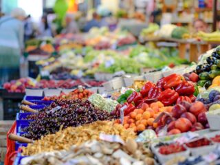 Semana Santa 2025: ¿Cómo Afectará el Fin de Semana Largo al Comercio y Qué Cambios Podrían Implementarse?