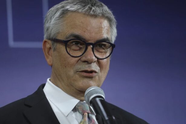 Chile mantiene competitividad en comercio global pese a nuevos aranceles de EE.UU, asegura Ministro de Hacienda
