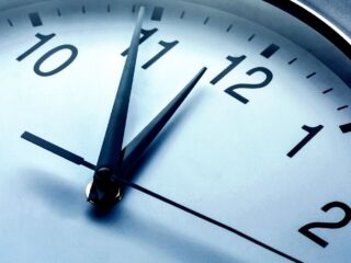 Chile Ajusta su Reloj este Sábado: Todo sobre el Nuevo Cambio de Hora y sus Excepciones Regionales