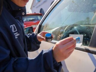 Chile implementará grabado obligatorio de patentes en vehículos desde mayo 2025 para reducir robos